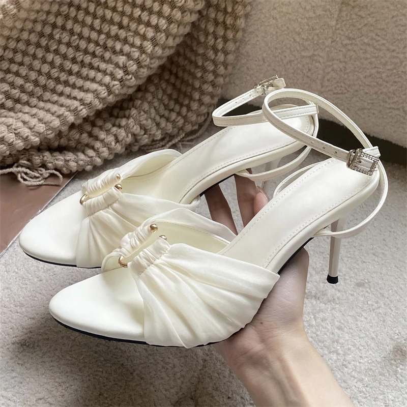Street Fashion Shoes - Eilyken satijnen geplooide damessandalen met gespband,
