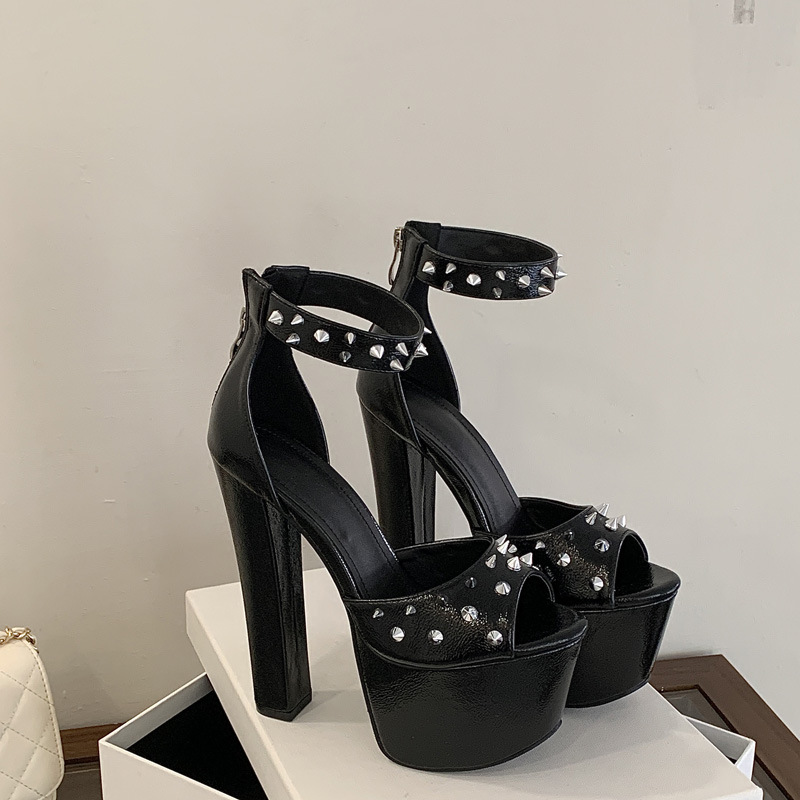 Fashion Design Metalen Klinkna - Street Fashion Shoes recensie en prijs